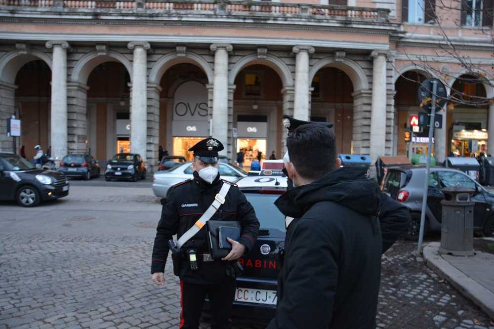 Carabinieri a Piazza Vittorio (2)