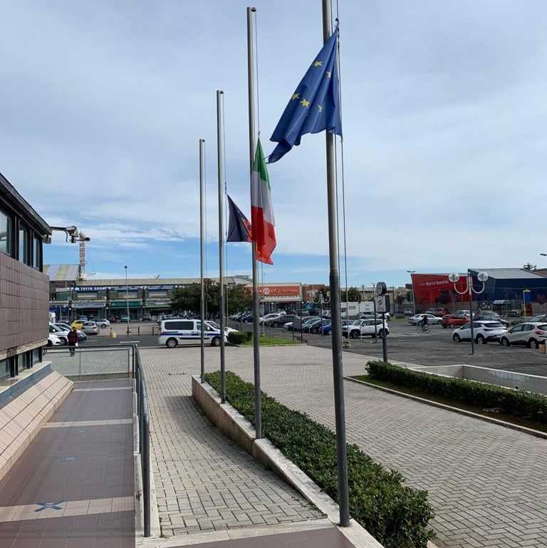 bandiere mezz’asta ladispoli bandiere mezz'asta ladispoli