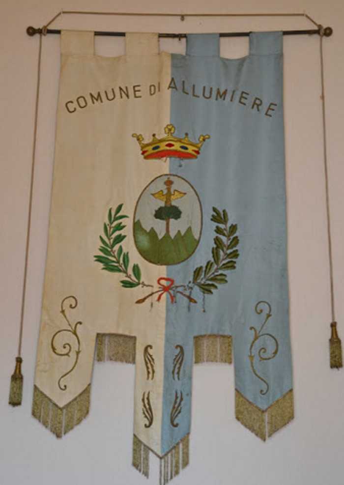 gonfalone allumiere comune gonfalone allumiere comune (2)