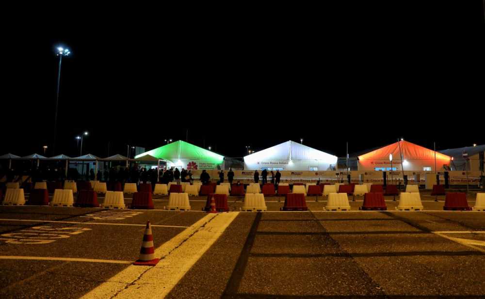 vaccini notte hub drive in vaccini notte