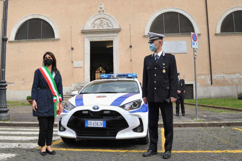 auto ibride polizia locale roma capitale auto ibride polizia locale roma capitale