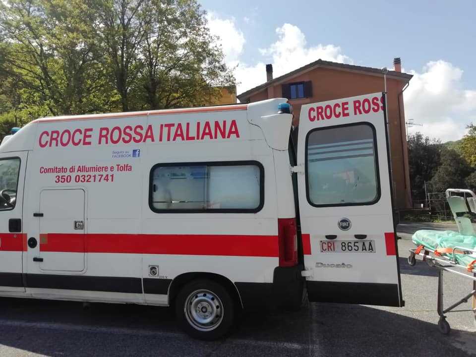 ambulanza allumiere croce rossa cri ambulanza allumiere croce rossa cri