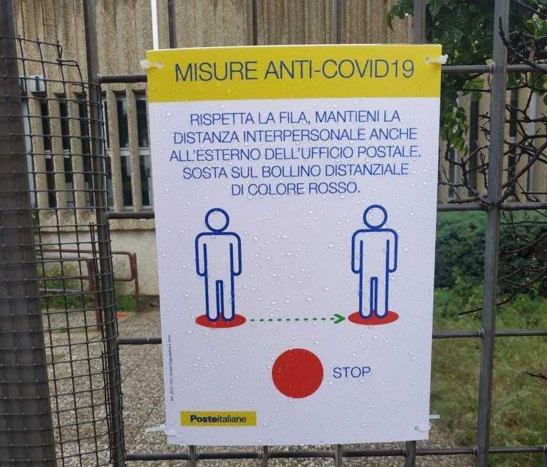 cartello poste distanziamento segnaletica cartello poste distanziamento segnaletica