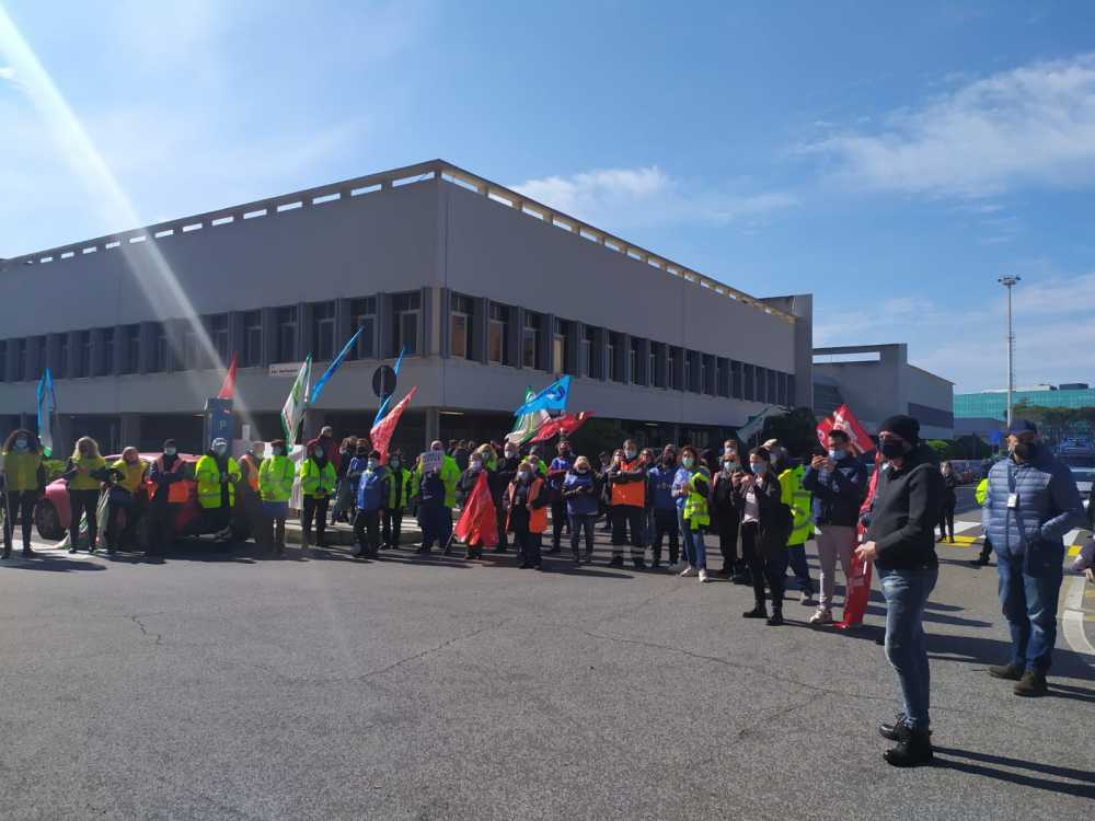 manifestazione indotto alitalia2 manifestazione indotto alitalia2
