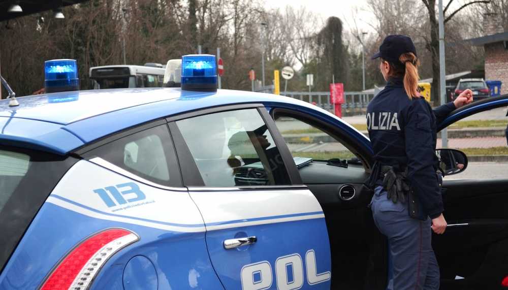 polizia poliziotto stalking codice rosso