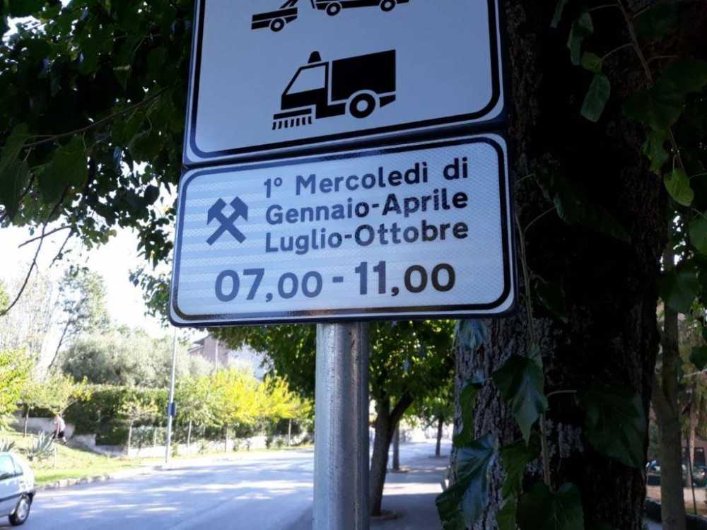 pulizia spazzamento strade cartello 1