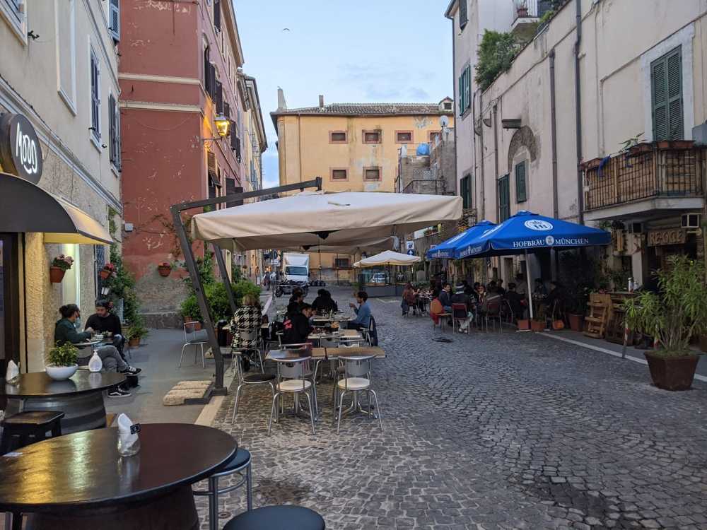 via montegrappa civitavecchia dehors tavoli locali