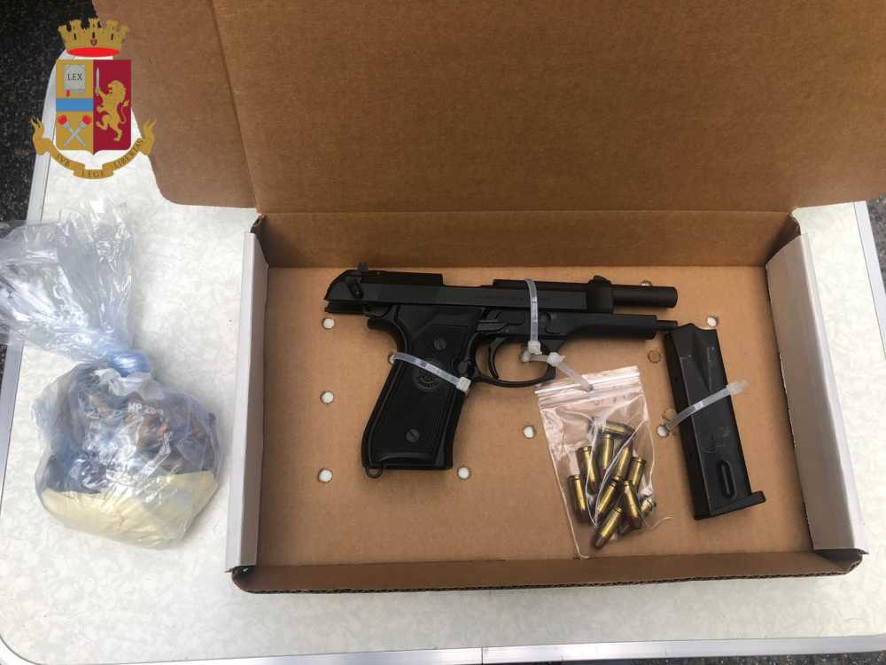 pistola polizia pistola polizia