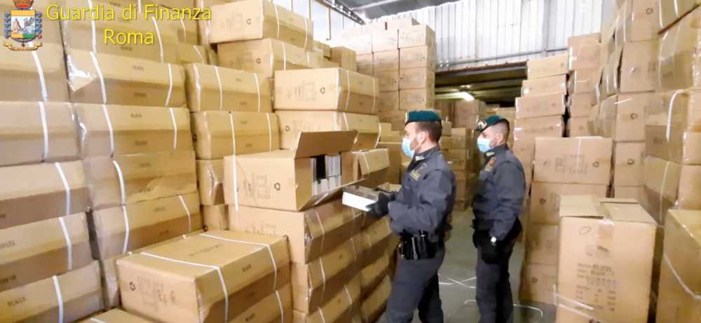 Guarda di Finanza di Roma sequestra 130.000 calzature contraffatte – [VIDEO]