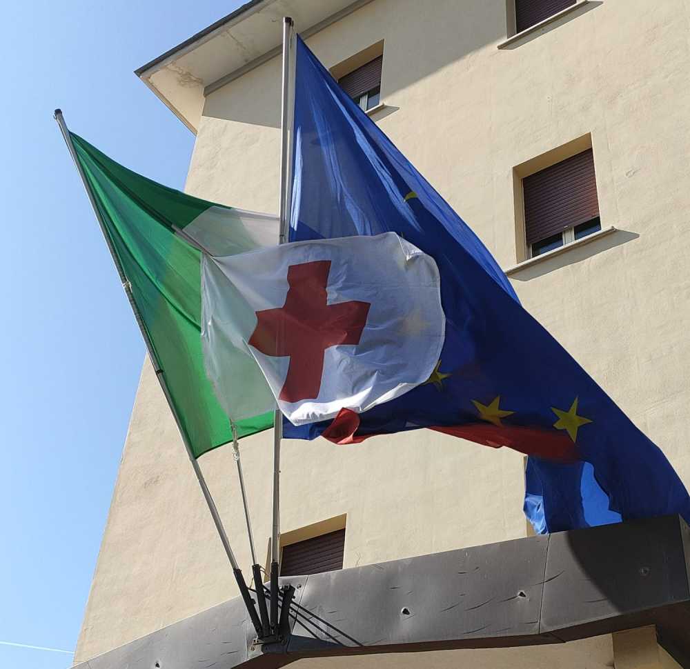 bandiera CRI crce rossa santa marinella