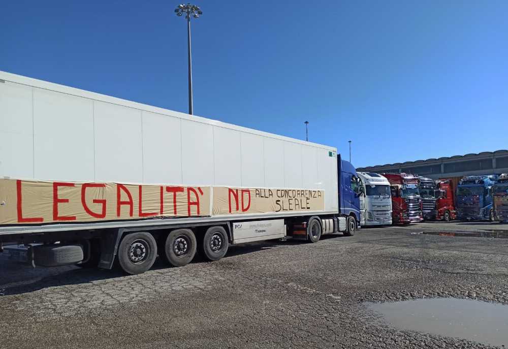 camionisti civitavecchia protesta 2