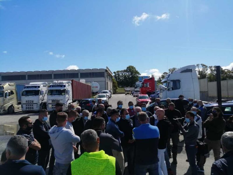 camionisti civitavecchia protesta 3