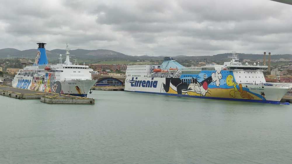 navi porto civitavecchia tirrenia moby 1 navi porto civitavecchia tirrenia moby 1