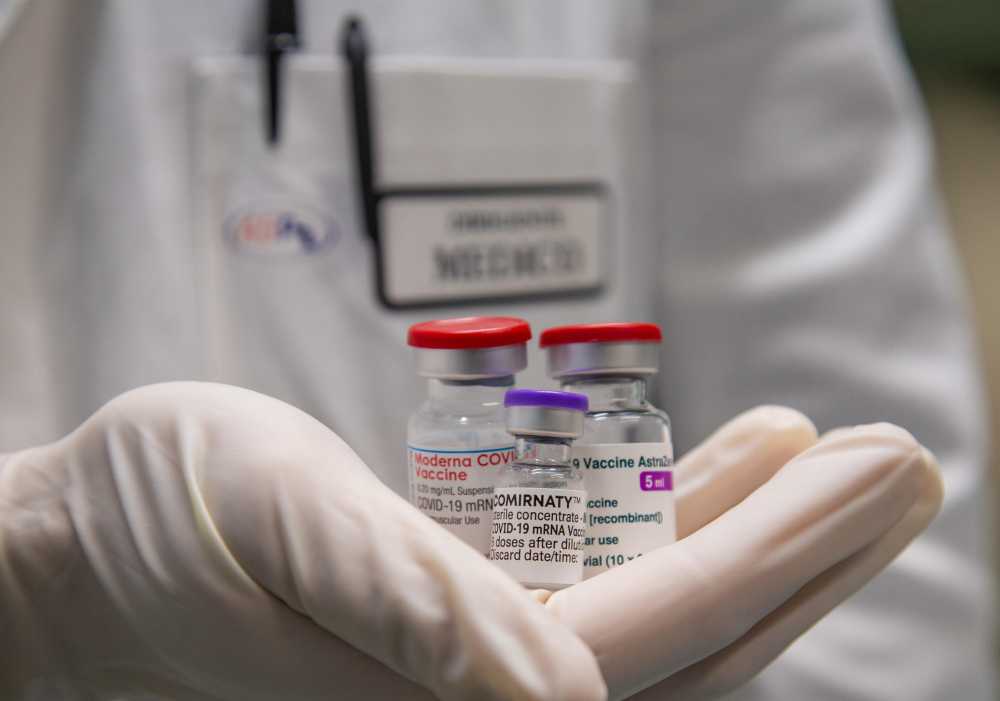 vaccini AstraZeneca, Pfizer e Moderna vaccini AstraZeneca, Pfizer e Moderna