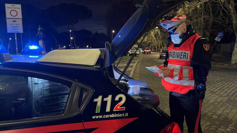 I Carabinieri durante un controllo (1)