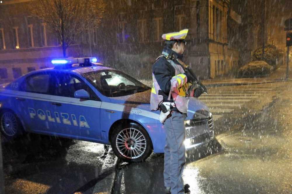 Polizia-notte-pioggia-nubifragio