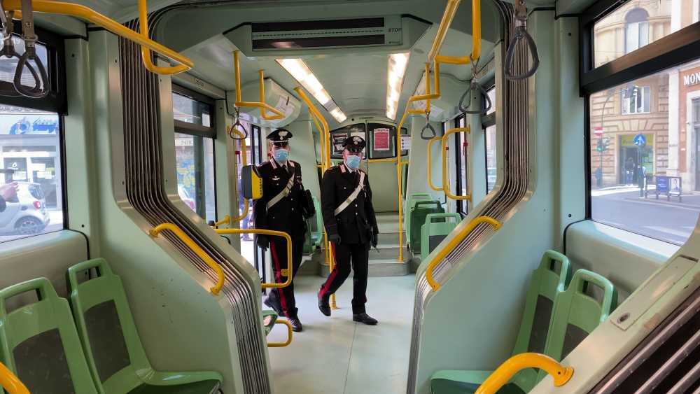 tram bus I Carabinieri intervenuti (2)