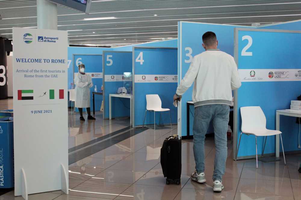fiumicino aeroporto Arrivo passeggeri Emirati Arabi Uniti (2)