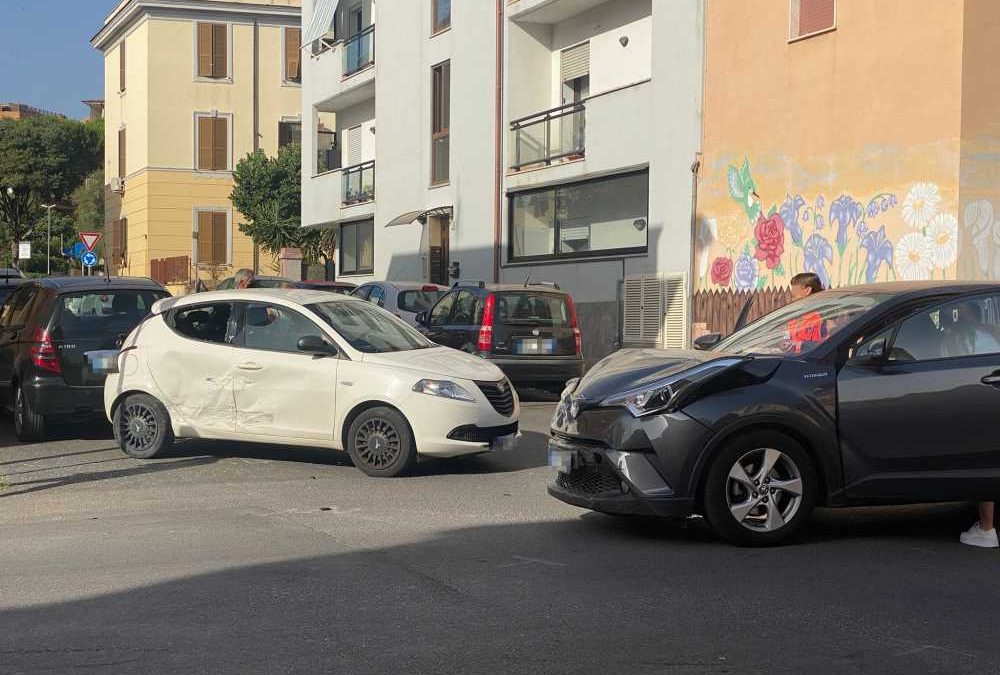 Incidente in via Calisse a Civitavecchia, due anziani feriti