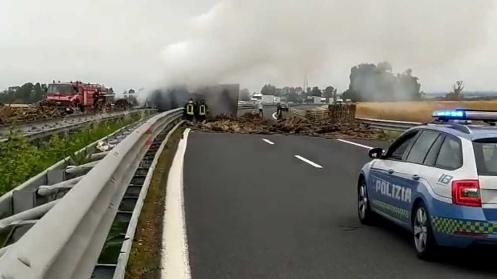 incidente camion legname a12 incidente camion legname a12