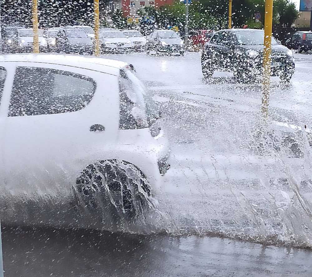 meteo maltempo nubigragio strade allagate meteo maltempo nubigragio strade allagate