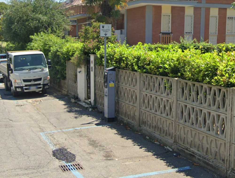 parcometro strisce parcheggi blu santa severa 2