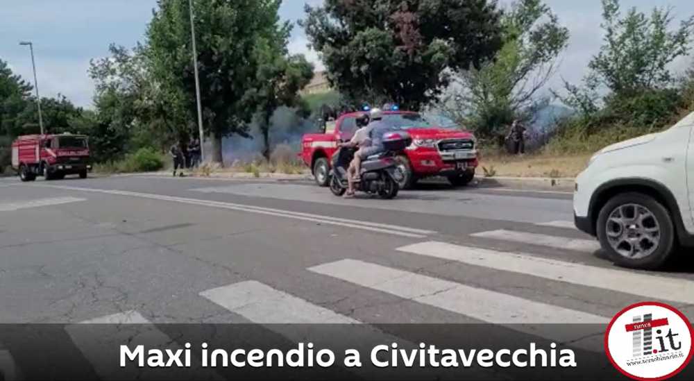 incendio viale lazio civitavecchia polizia vvf pompieri vigili fuoco 1