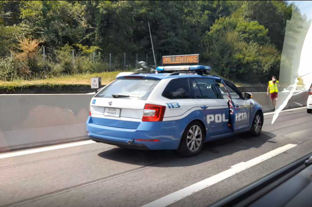 polizia stradale polstrada rallentare polizia stradale polstrada rallentare