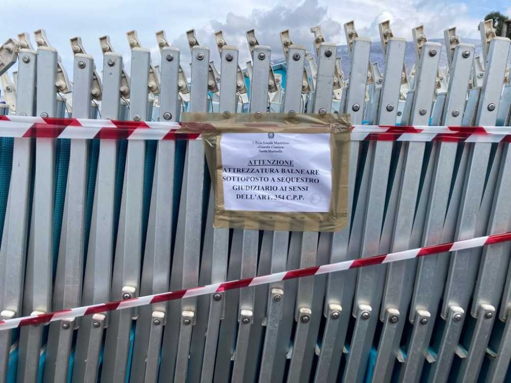 sequestro lettini isola pescatore guardia costiera