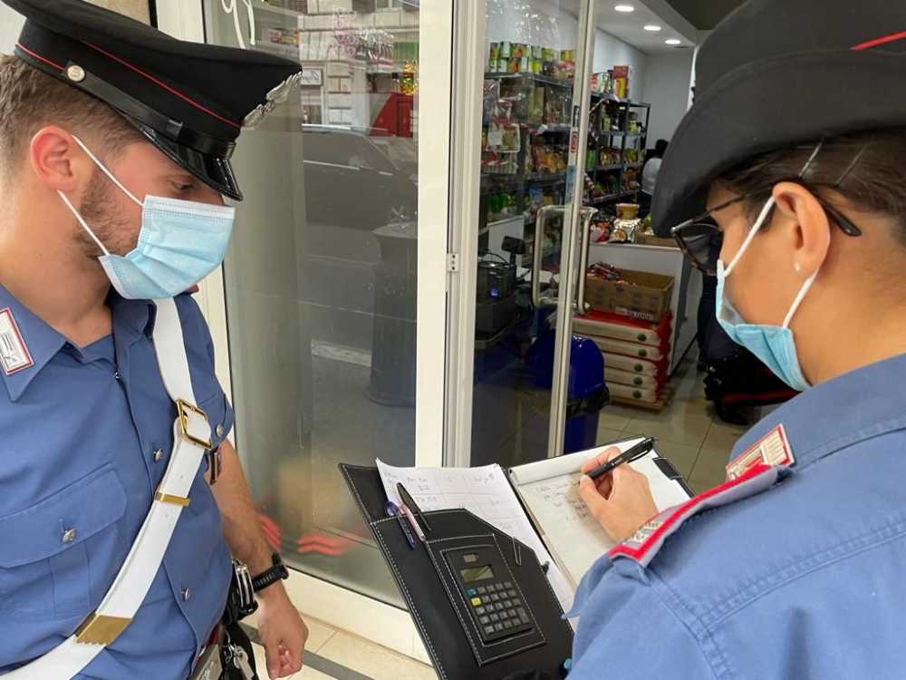 CENTRO E SAN PIETRO - I controlli svolti dai Carabinieri alle attività commerciali sigilli (3)