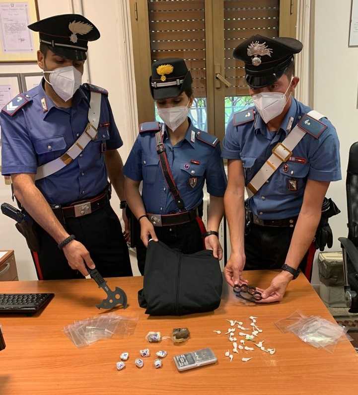 CIVITAVECCHIA – La droga sequestrata dai Carabinieri CIVITAVECCHIA - La droga sequestrata dai Carabinieri