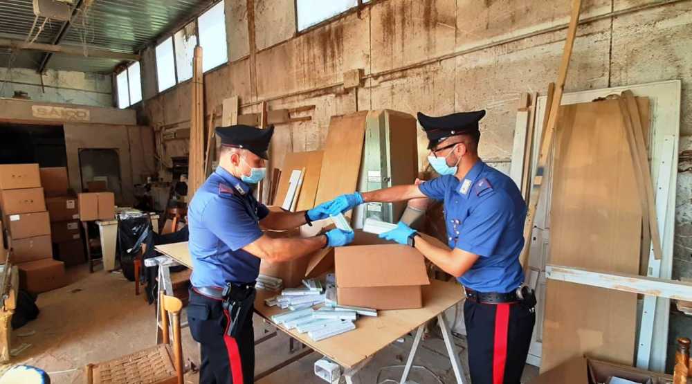 I Carabinieri rignano nel capannone a Rignano Flaminio dove venivano modificate le confezioni di Tamponi Covid 19 (2) I Carabinieri rignano nel capannone a Rignano Flaminio dove venivano modificate le confezioni di Tamponi Covid 19 (2)