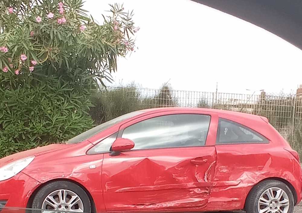 auto danneggiata torre flavia