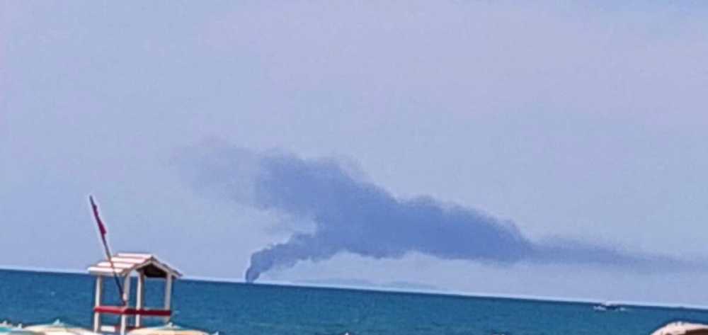 barca in fiamme montalto barca in fiamme montalto