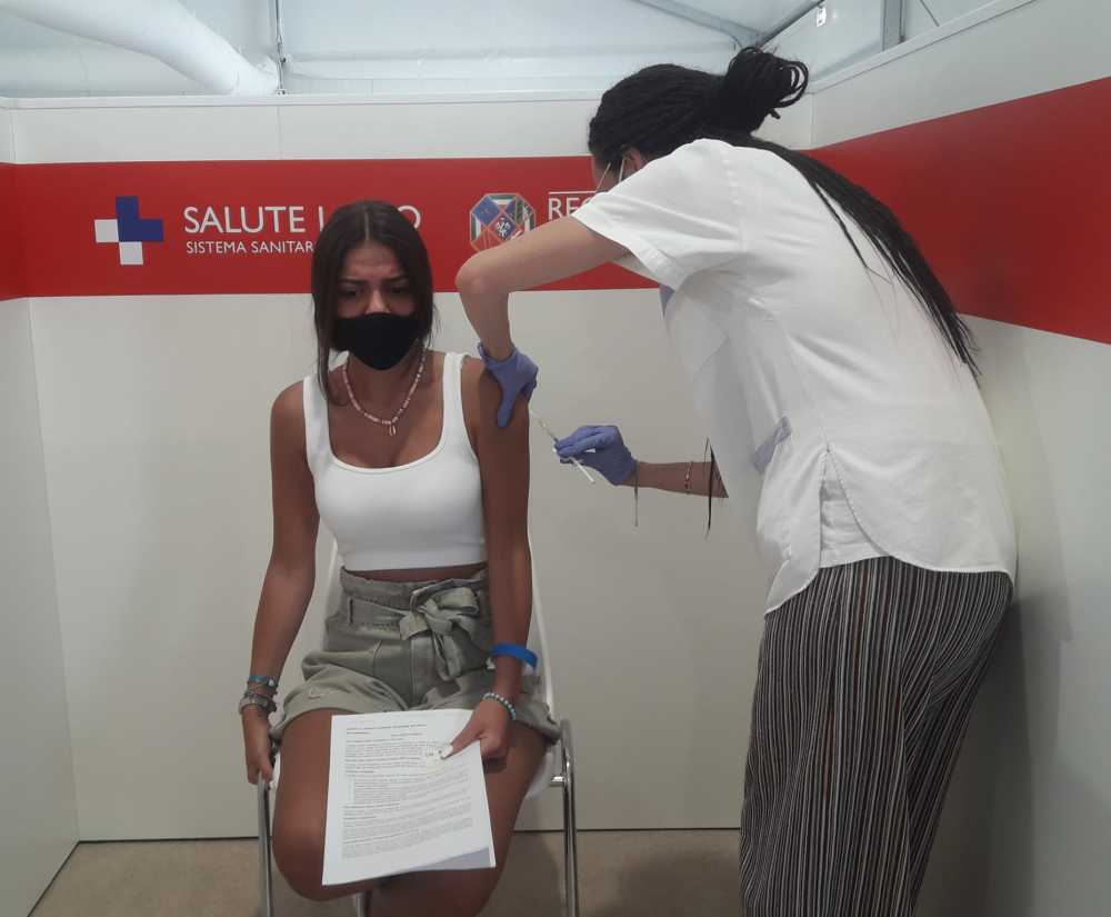 vaccino vaccinazioni giovani ragazzi vaccino vaccinazioni giovani ragazzi