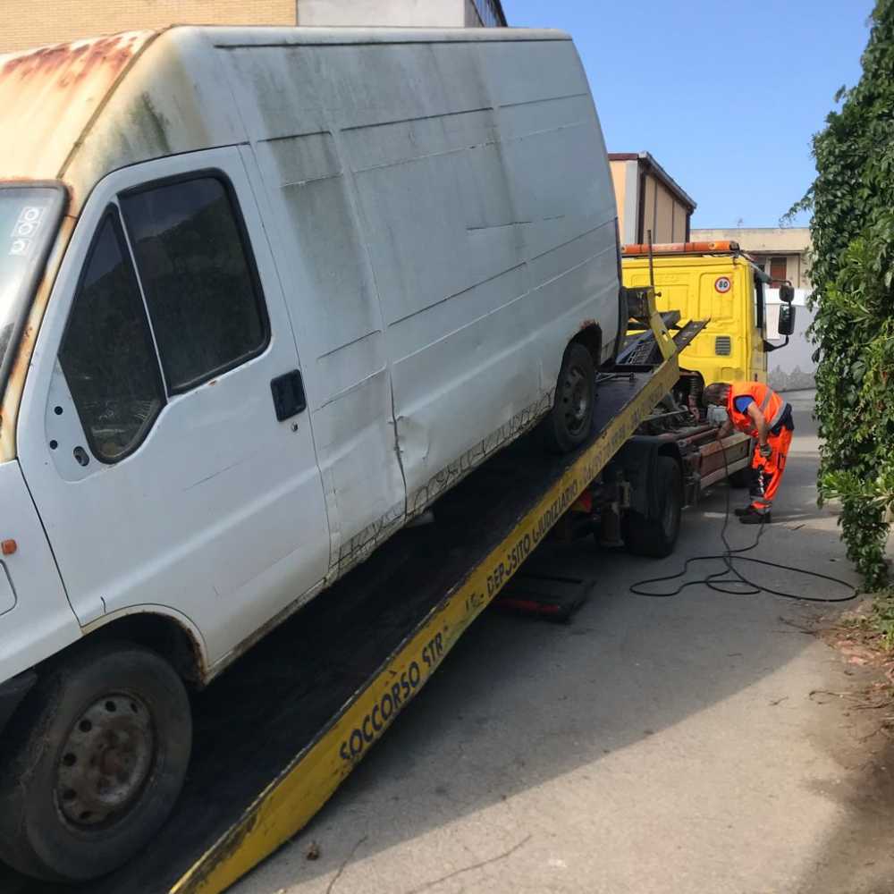 veicoli abbandonati fiumicino