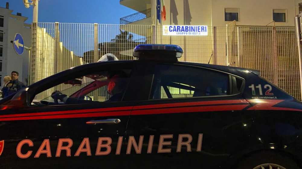 Rubano giocattoli da un negozio nascondendole fra i vestiti: denunciate madre e figlia a Ostia