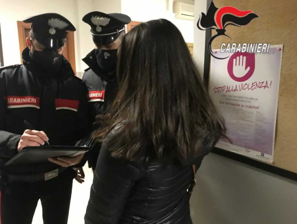 carabinieri stalking violenza donne denuncia stupro