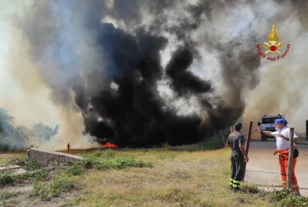 incendio fiumicino vvf vigili fuoco pompieri 2