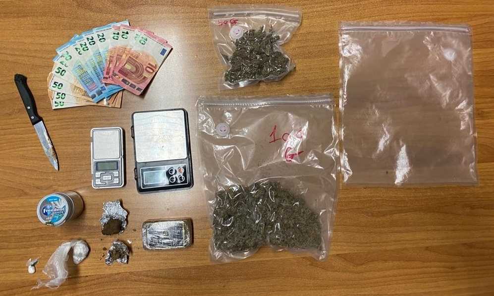 Nascondeva il fumo sotto al materasso: pusher ventenne arrestato dai Carabinieri a Rignano