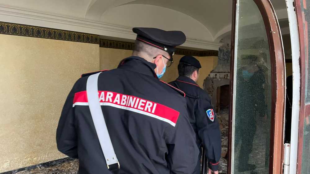 Lo sgombero in atto da parte dei Carabinieri casamonica(5) Lo sgombero in atto da parte dei Carabinieri casamonica(5)