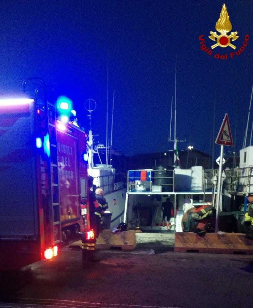peschereccio vvf vigili fuoco pompieri
