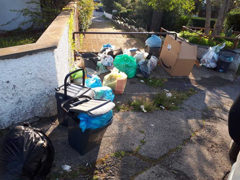 rifiuti abbandonati cerveteri cerenova rifiuti abbandonati cerveteri cerenova