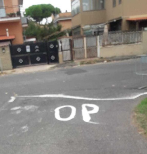 strisce fai da te ladispoli Via d' annunzio via delle folaghe