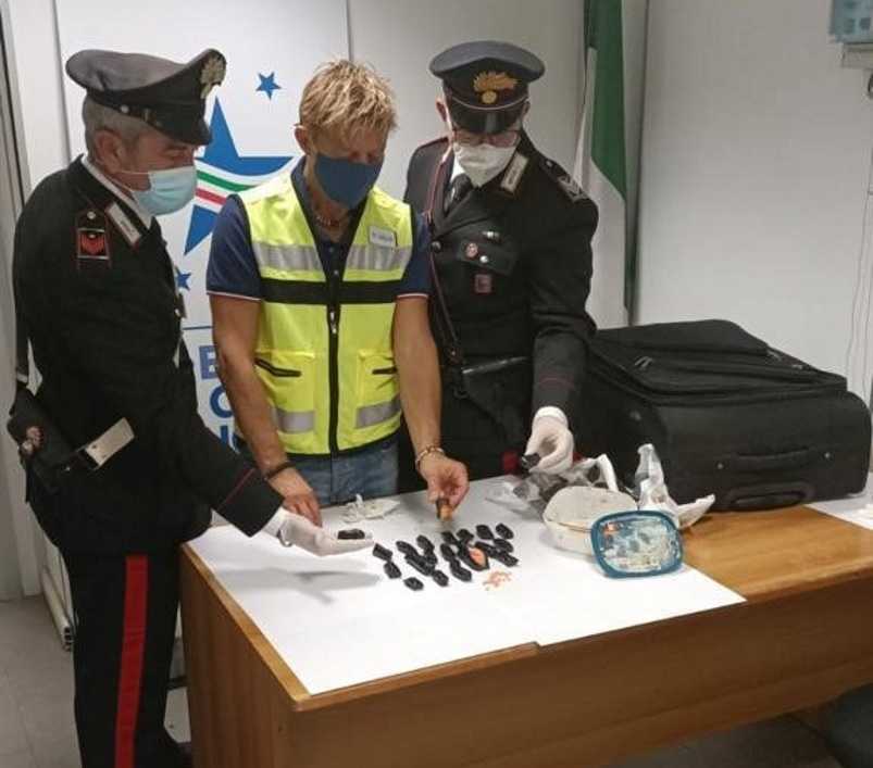 CP AEROPORTI – LA droga sequestrata dai Carabinieri CP AEROPORTI - LA droga sequestrata dai Carabinieri