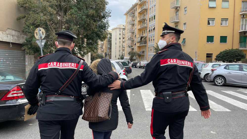 Carabinieri arresto donna rom