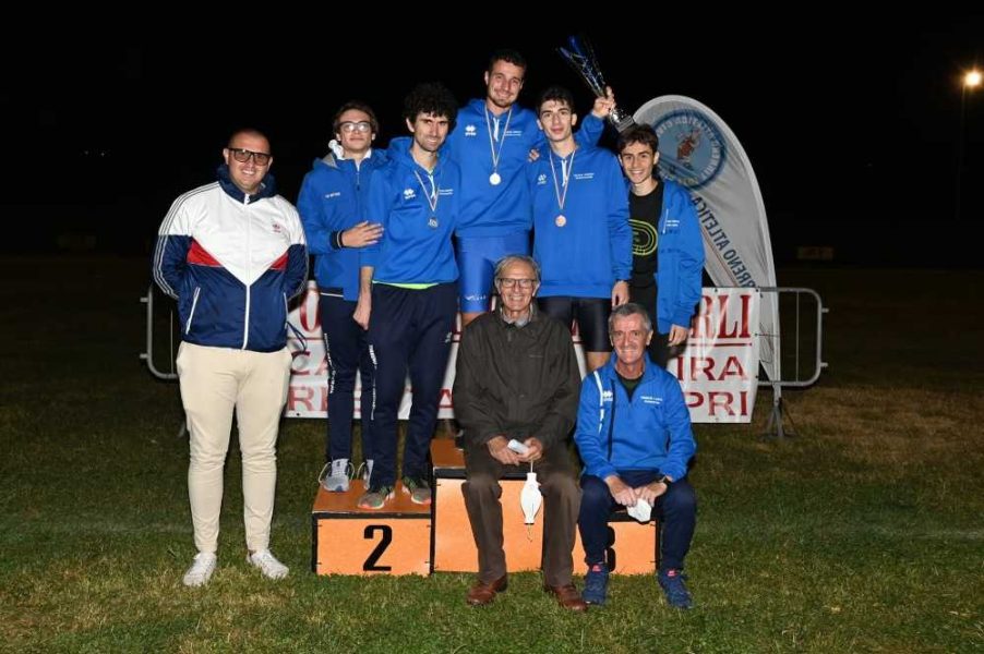 il podio con Ubaldi-Orlando-Vanzetti-con il delegato allo sport Matteo Iacomelli, e i Presidenti Luigi Gatti e Claudio Ubaldi