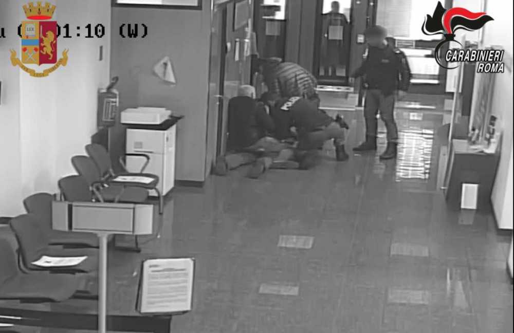 rapina banca polizia carabinieri arresto rapina banca polizia carabinieri arresto