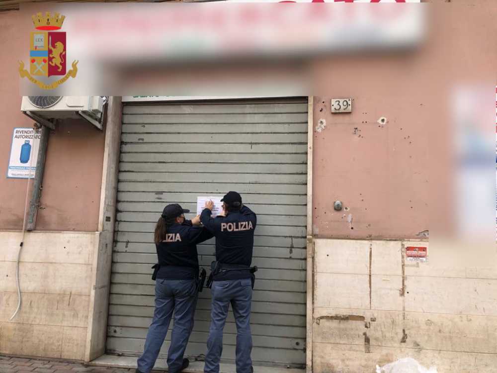 sigilli polizia minimarket