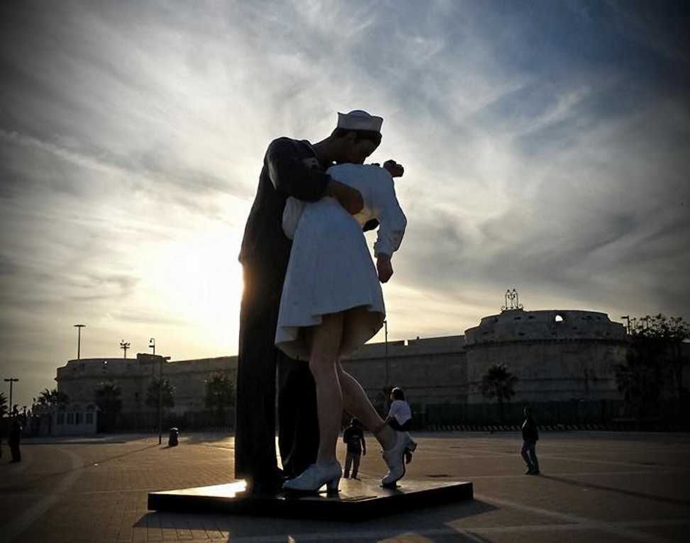 statua bacio 1 statua bacio